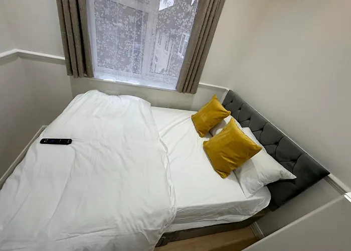 3Rd Studio Flat With Private Toilet And Bathroom Setup For Family Enjoyment 134 Keedonwood Road Bromley