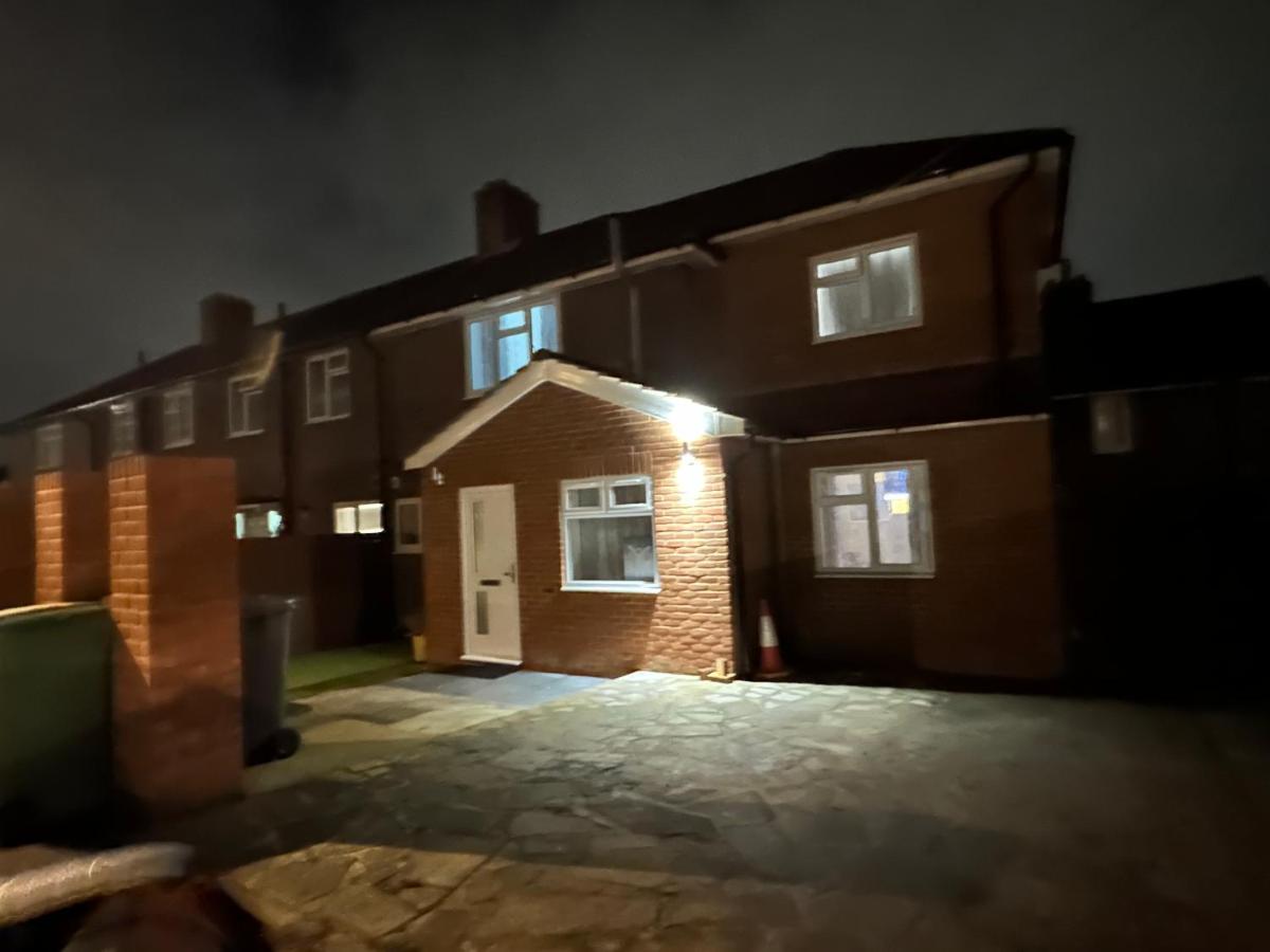 3rd Flat With Private Toilet And Bathroom Setup For Family Enjoyment 134 Keedonwood Road *