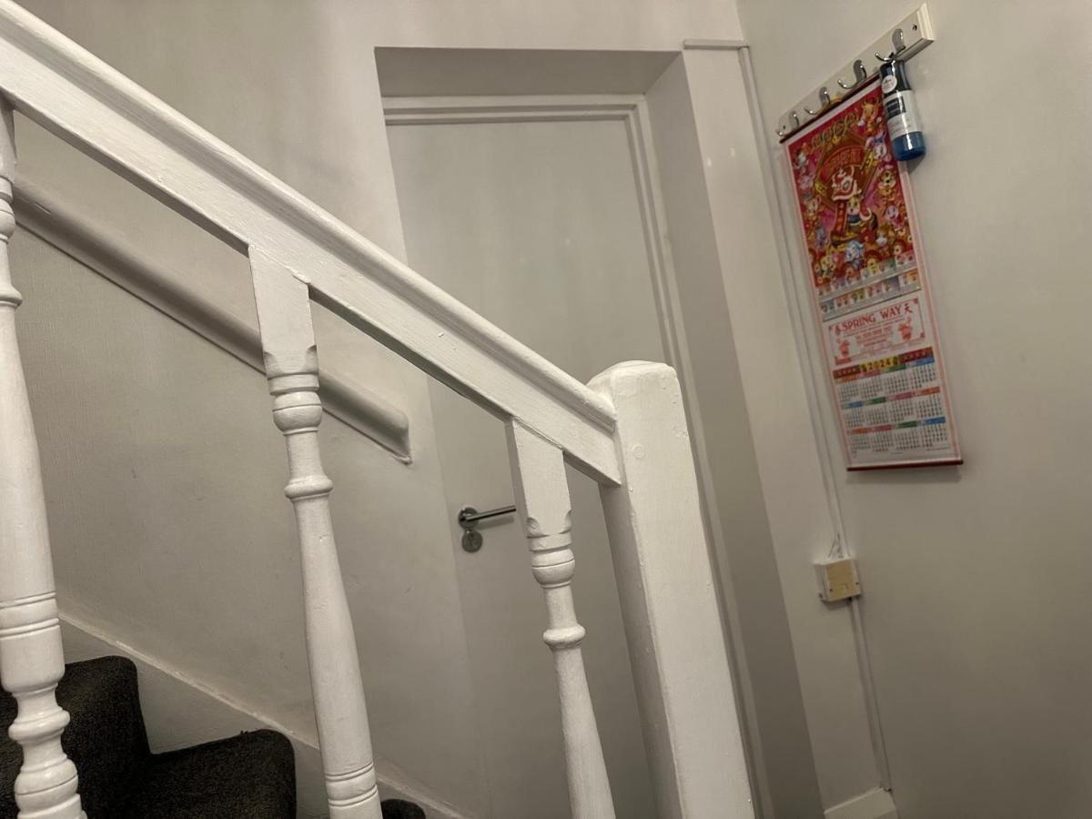 3rd Flat With Private Toilet And Bathroom Setup For Family Enjoyment 134 Keedonwood Road Homestay