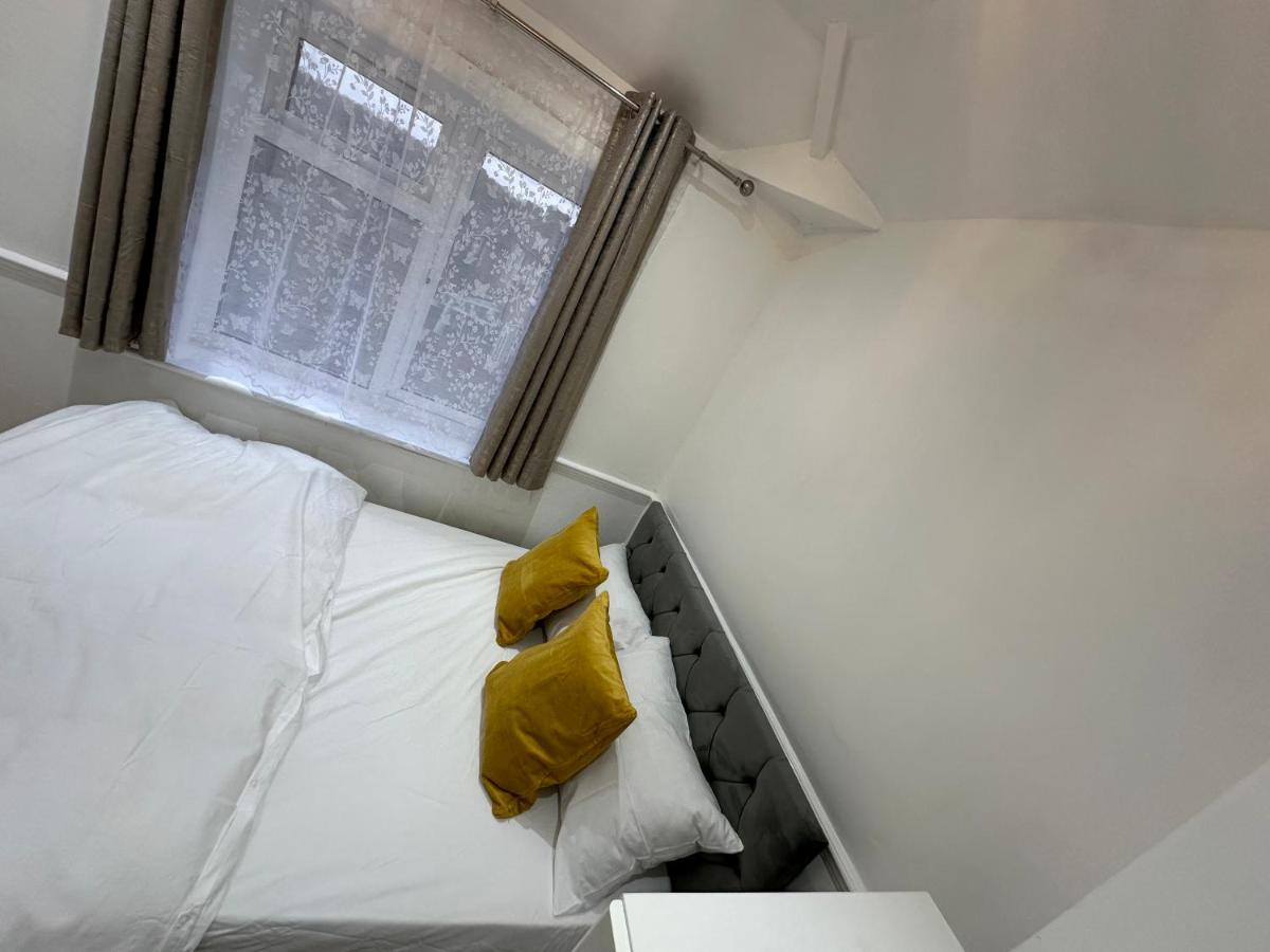 Homestay 3rd Flat With Private Toilet And Bathroom Setup For Family Enjoyment 134 Keedonwood Road Bromley
