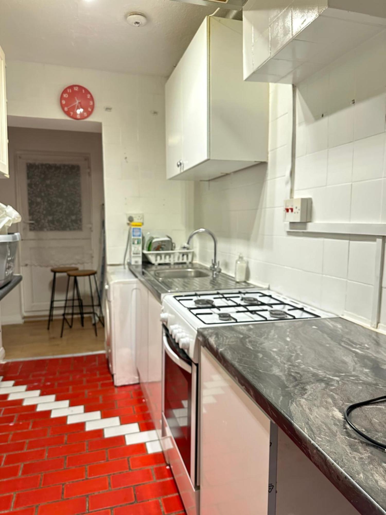 3rd Flat With Private Toilet And Bathroom Setup For Family Enjoyment 134 Keedonwood Road Bromley