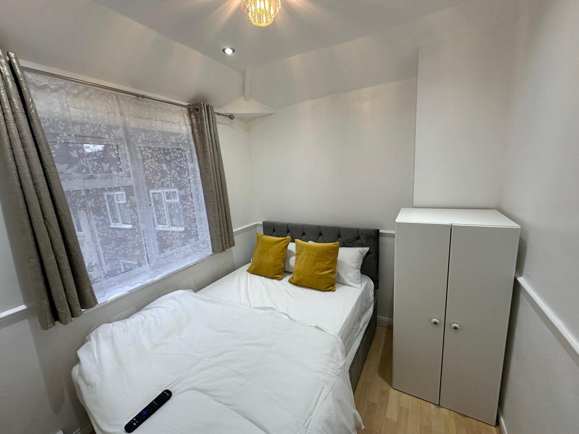 3rd Flat With Private Toilet And Bathroom Setup For Family Enjoyment 134 Keedonwood Road *