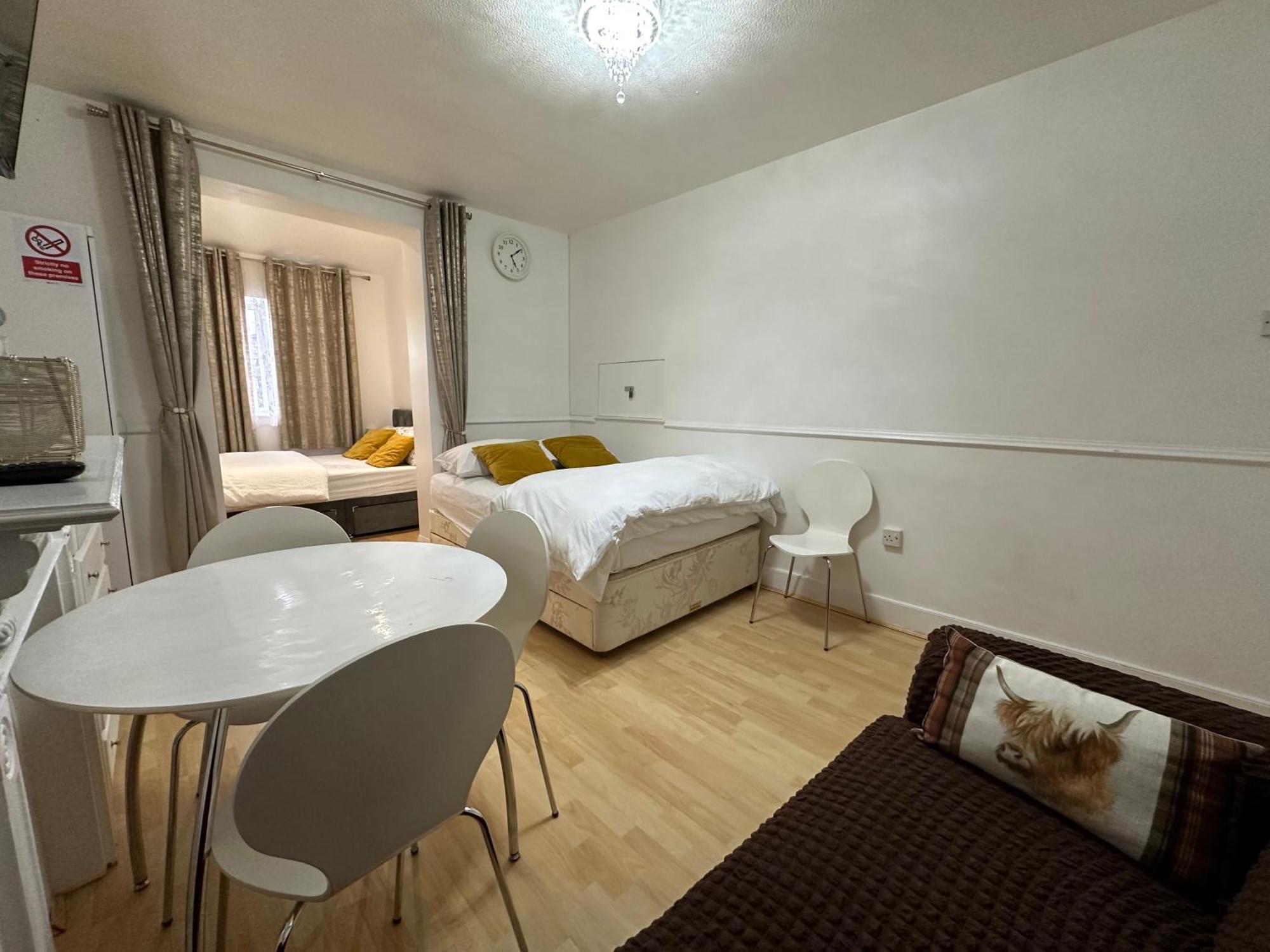 3rd Flat With Private Toilet And Bathroom Setup For Family Enjoyment 134 Keedonwood Road Homestay