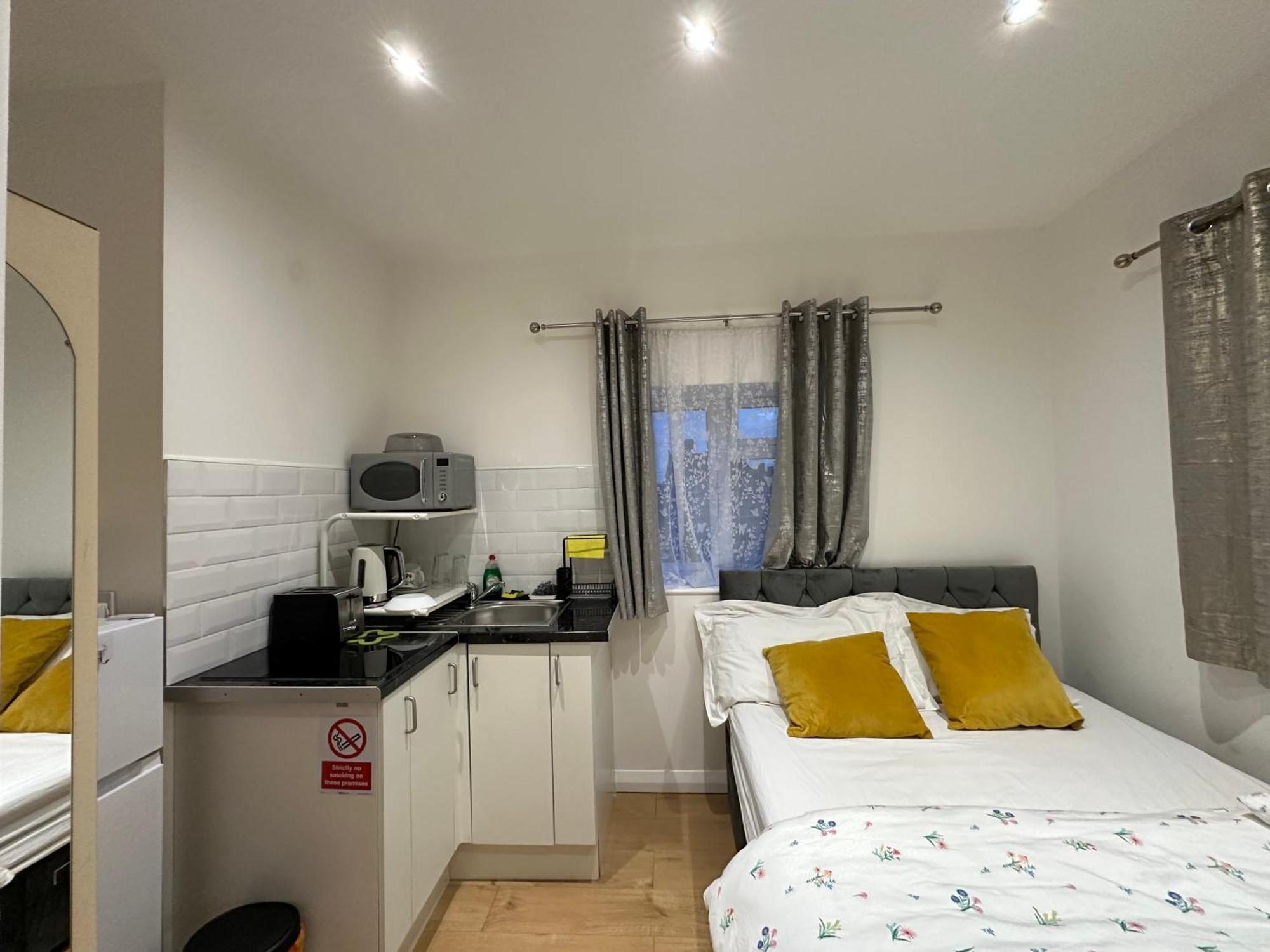 Homestay 3rd Flat With Private Toilet And Bathroom Setup For Family Enjoyment 134 Keedonwood Road Bromley