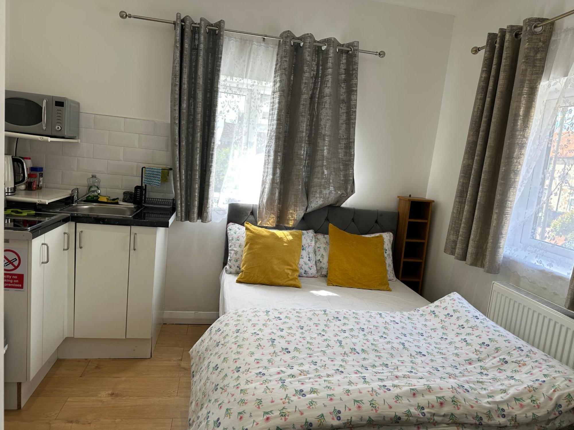 3rd Flat With Private Toilet And Bathroom Setup For Family Enjoyment 134 Keedonwood Road Homestay