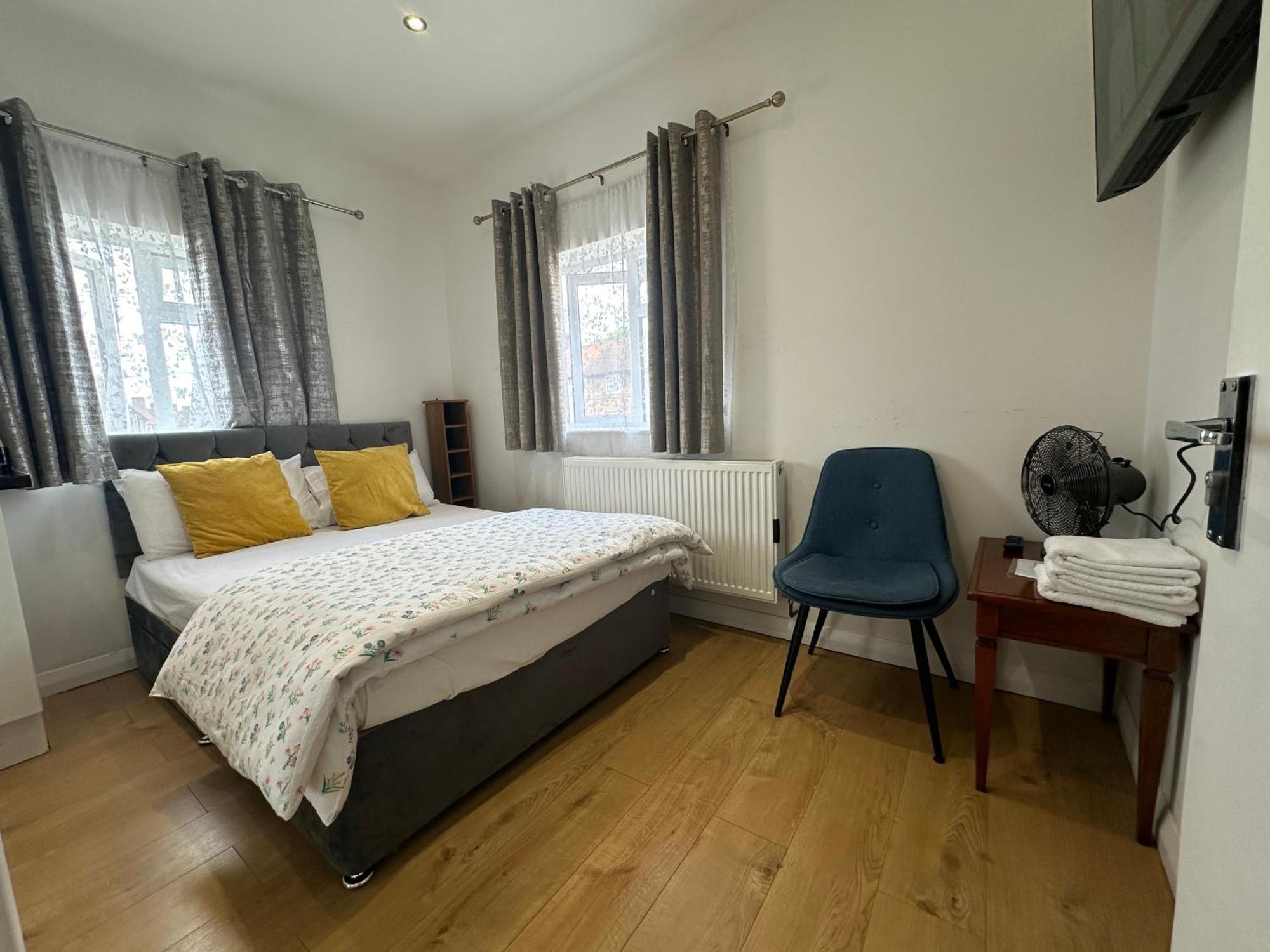 Homestay 3rd Flat With Private Toilet And Bathroom Setup For Family Enjoyment 134 Keedonwood Road *
