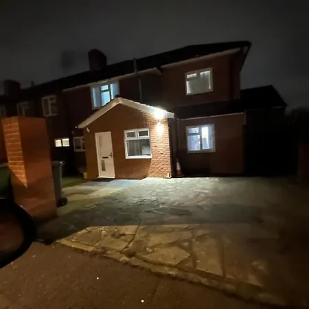 3Rd Studio Flat With Private Toilet And Bathroom Setup For Family Enjoyment 134 Keedonwood Road Bromley Buitenkant foto