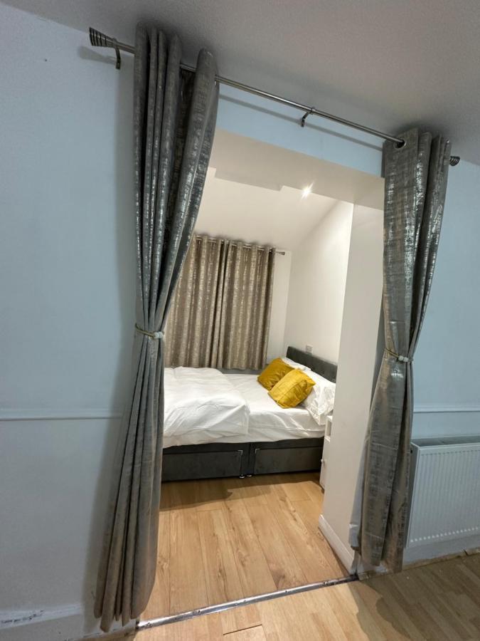 3rd Flat With Private Toilet And Bathroom Setup For Family Enjoyment 134 Keedonwood Road * Bromley