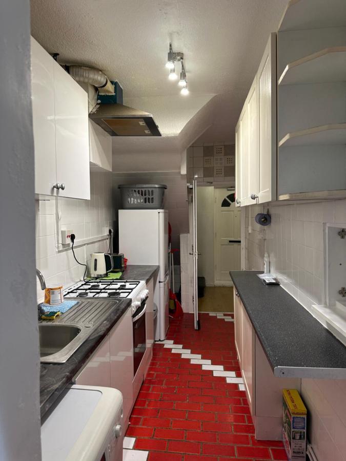3rd Flat With Private Toilet And Bathroom Setup For Family Enjoyment 134 Keedonwood Road Homestay Bromley