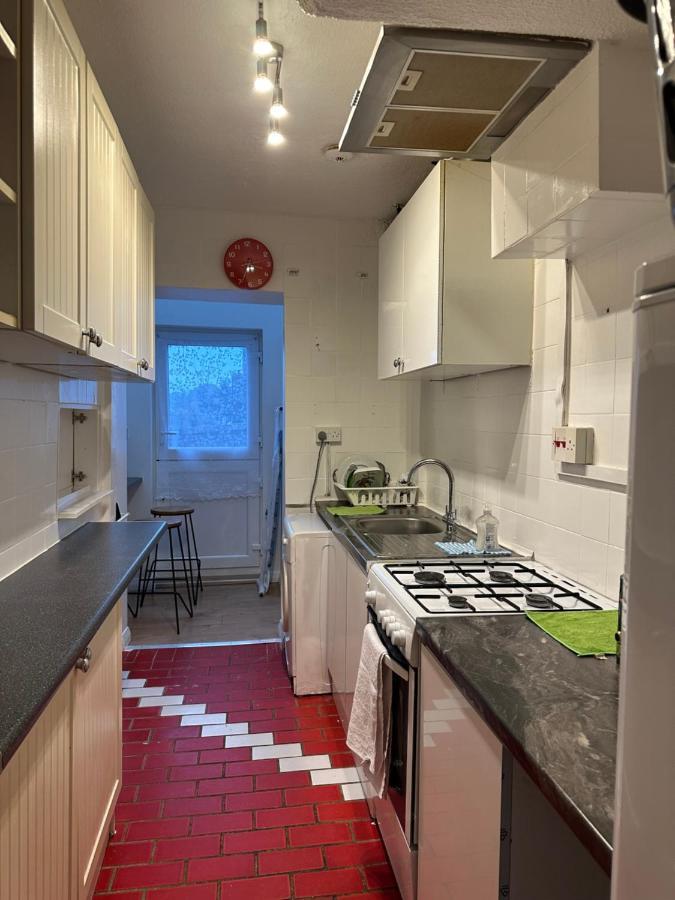 Homestay 3rd Flat With Private Toilet And Bathroom Setup For Family Enjoyment 134 Keedonwood Road *