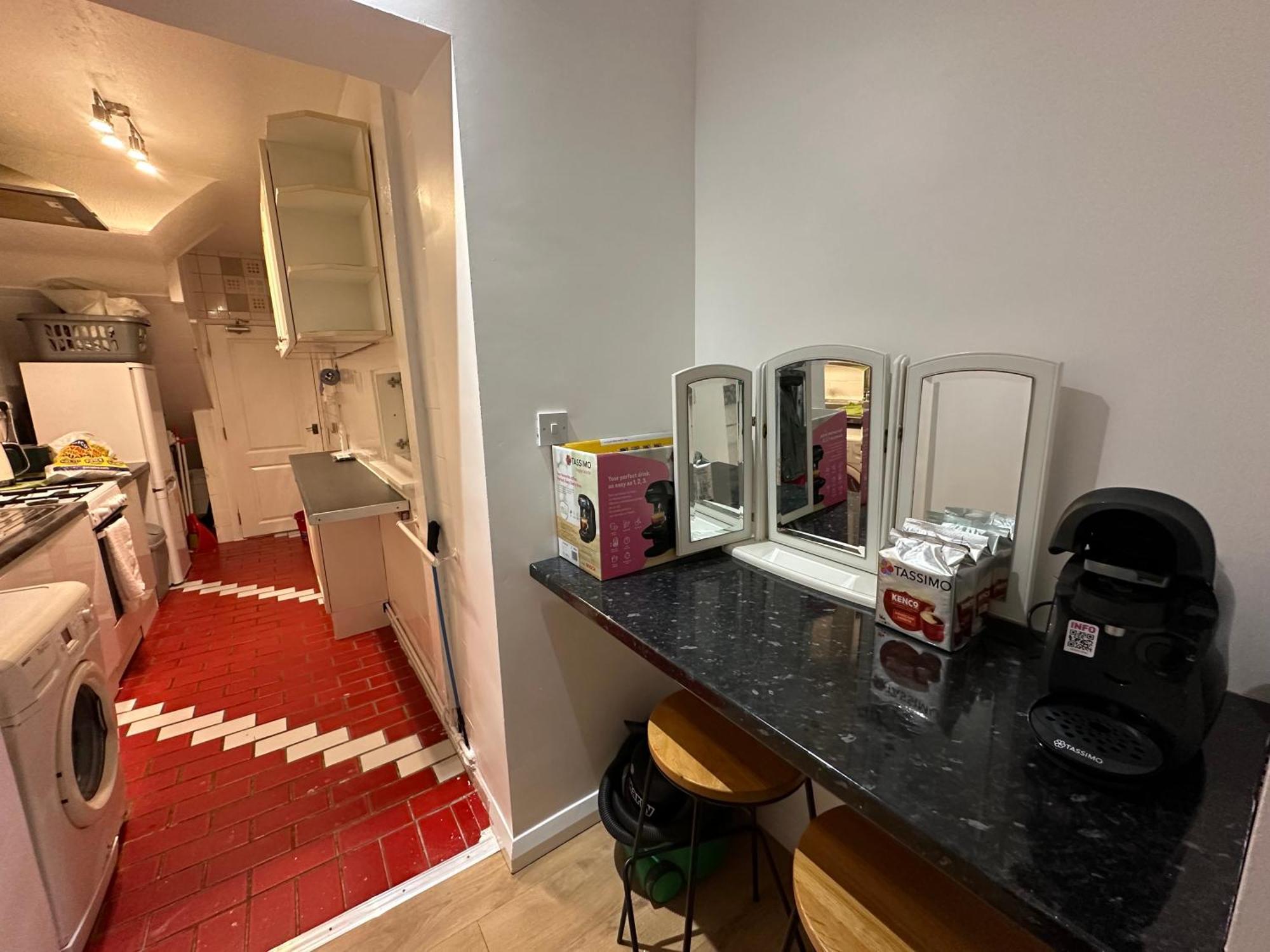 3rd Flat With Private Toilet And Bathroom Setup For Family Enjoyment 134 Keedonwood Road Homestay Bromley