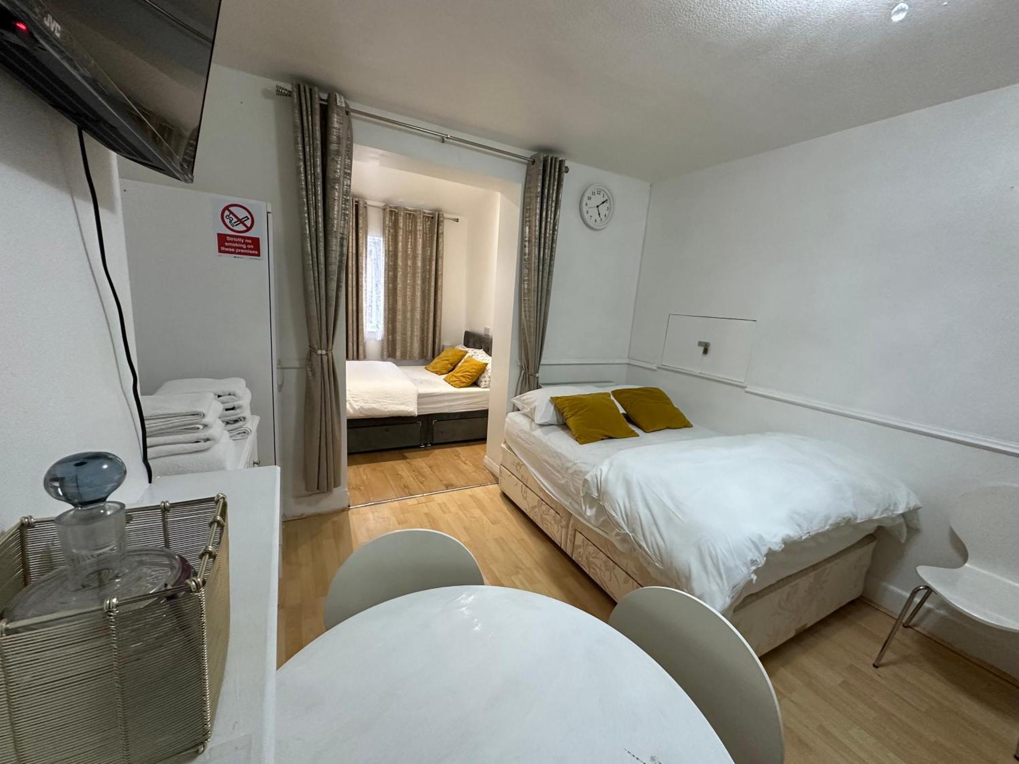 Homestay 3rd Flat With Private Toilet And Bathroom Setup For Family Enjoyment 134 Keedonwood Road Bromley