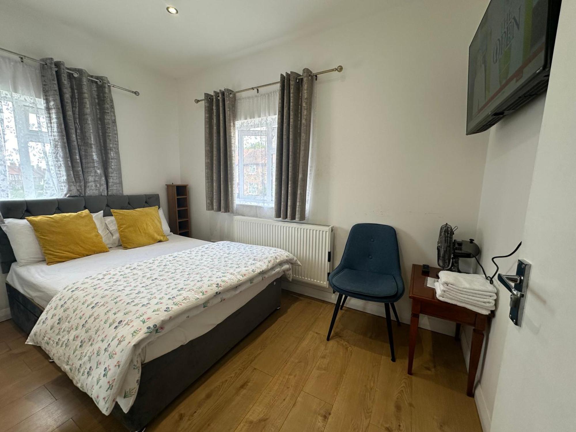 3rd Flat With Private Toilet And Bathroom Setup For Family Enjoyment 134 Keedonwood Road Bromley