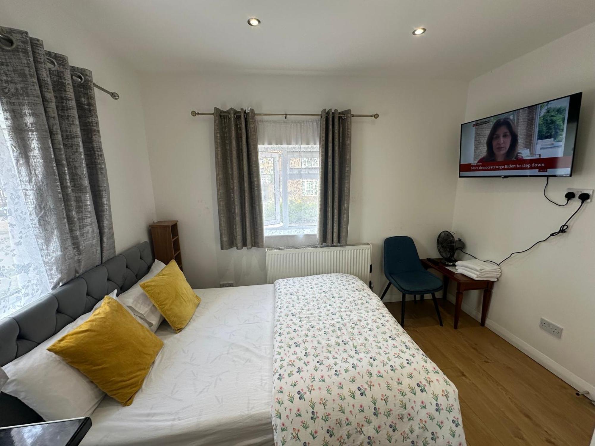 Homestay 3rd Flat With Private Toilet And Bathroom Setup For Family Enjoyment 134 Keedonwood Road